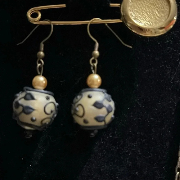 Glass earrings‎ - Picture 1 of 2
